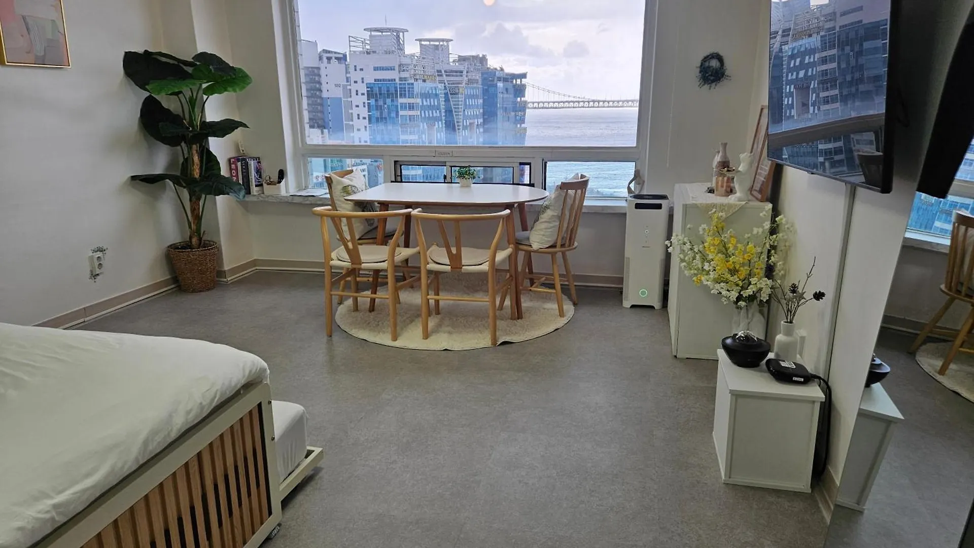 Lily Bed & Breakfast Busan